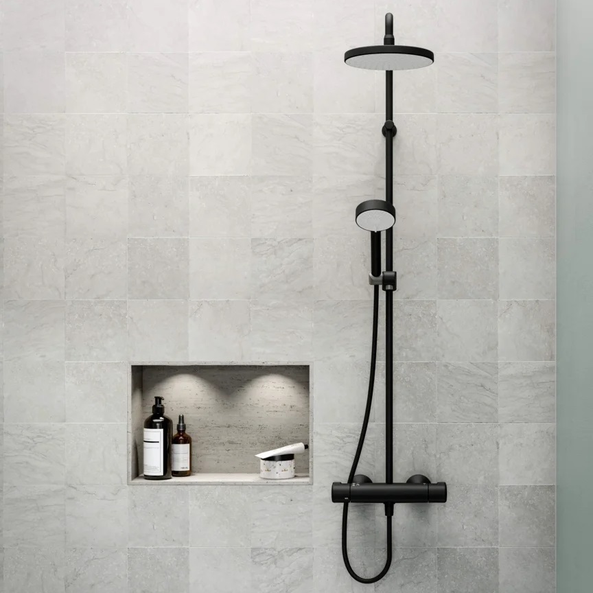 Hansa MICRA sprchový systém s hlavovou sprchou s termostatom na stenu chróm a 3-prúdovou ručnou sprchou, matná čierna 4435013033